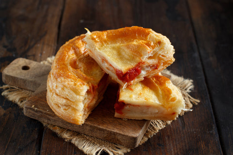 Rustico - gefüllter Blätterteig Snack aus Lecce
